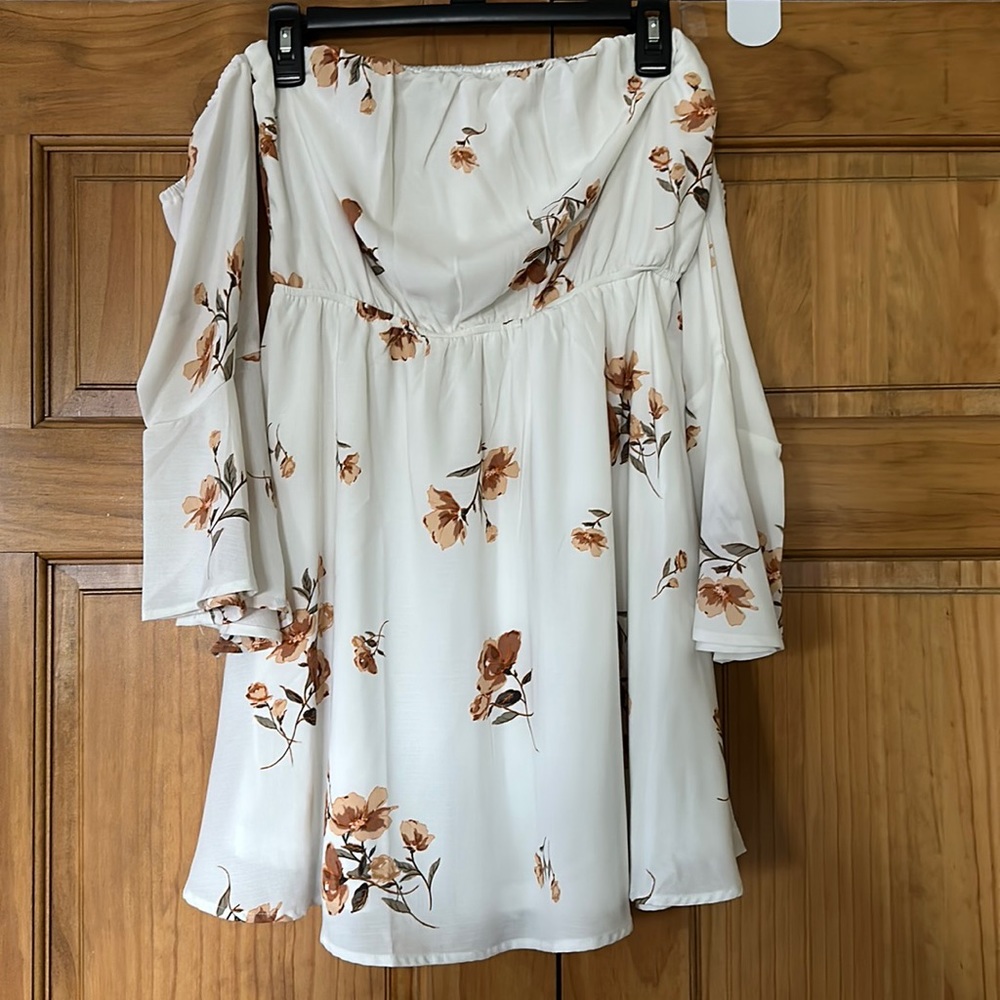NWOT Off The Shoulder Long Sleeve Dress